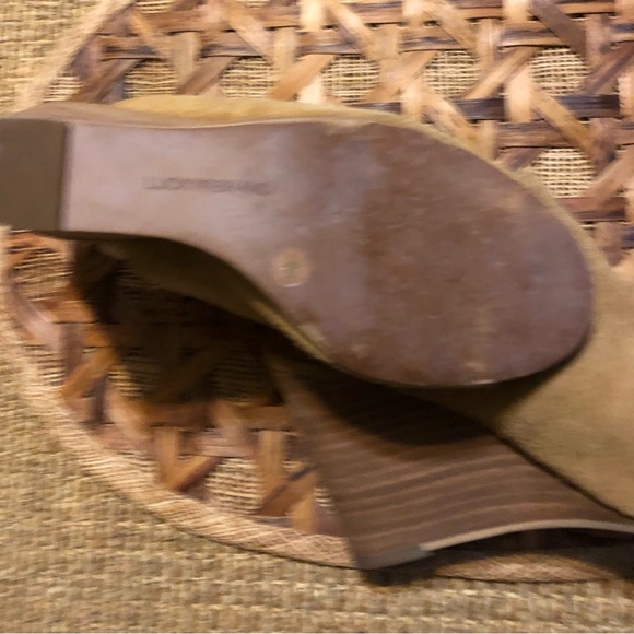 Lucky Brand Hazel Bean Suede Heeled Wedges Open Toe Slip On Size 7.5 - Picture 4 of 7